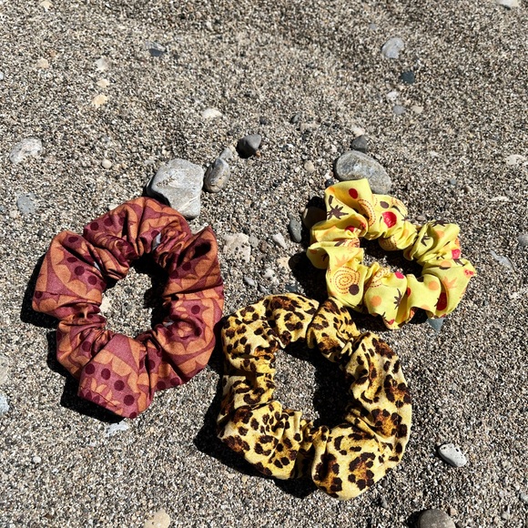 BUNDLE: 4 HANDMADE scrunchies & 1 HANDMADE headband for $27 (brand new)♥️🥰 - Picture 17 of 17